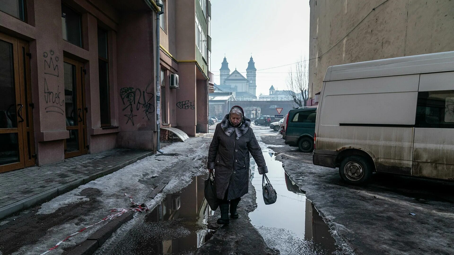 Новости украина 1 час назад. Украина бедность улицы.