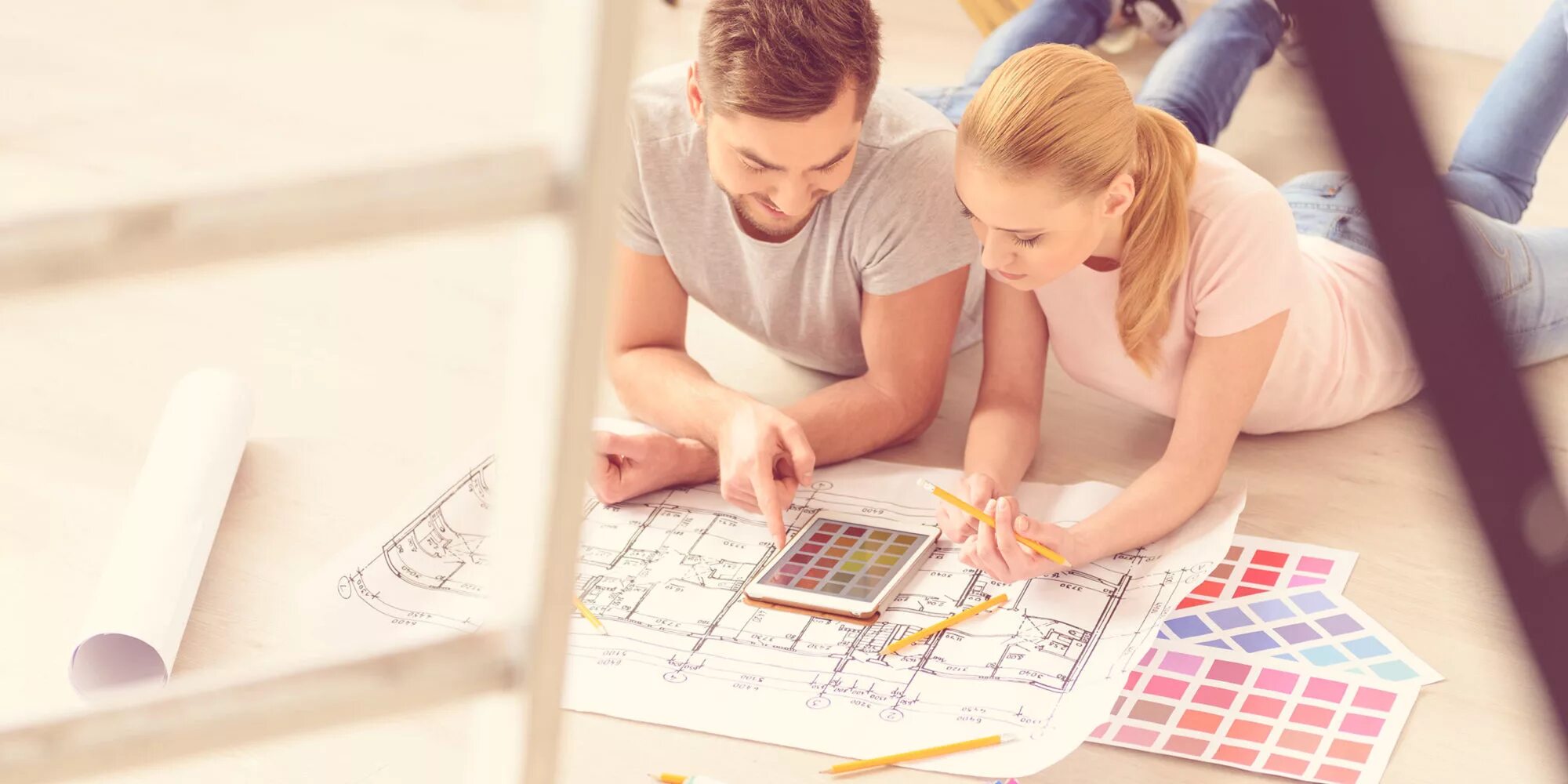 Планируешь домой. Dtp оператор это. Люди и мебель. Мечтаю о доме. Люди делают ремонт.