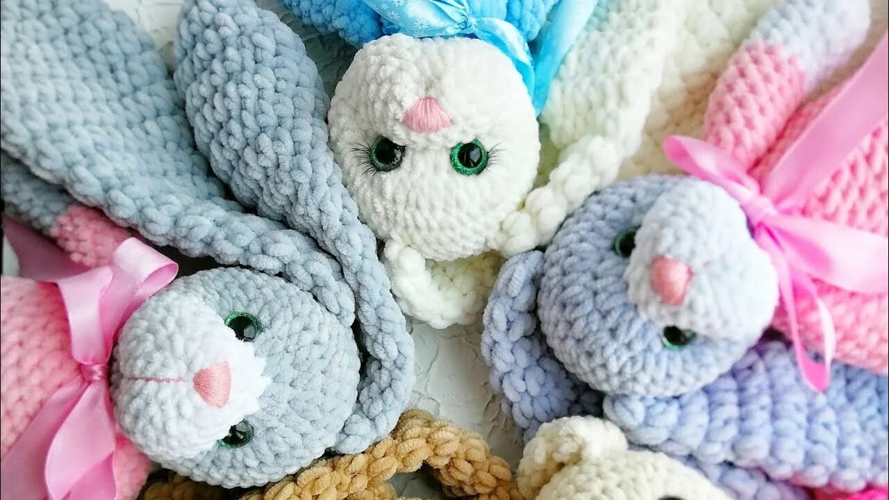 Как связать зайчика из плюшевой пряжи крючком. Игрушки из пряжи. игрушки из плюшевой пряжи крючком. зайчик крючком из плюшевой пряжи. игрушки из белой плюшевой пряжи.