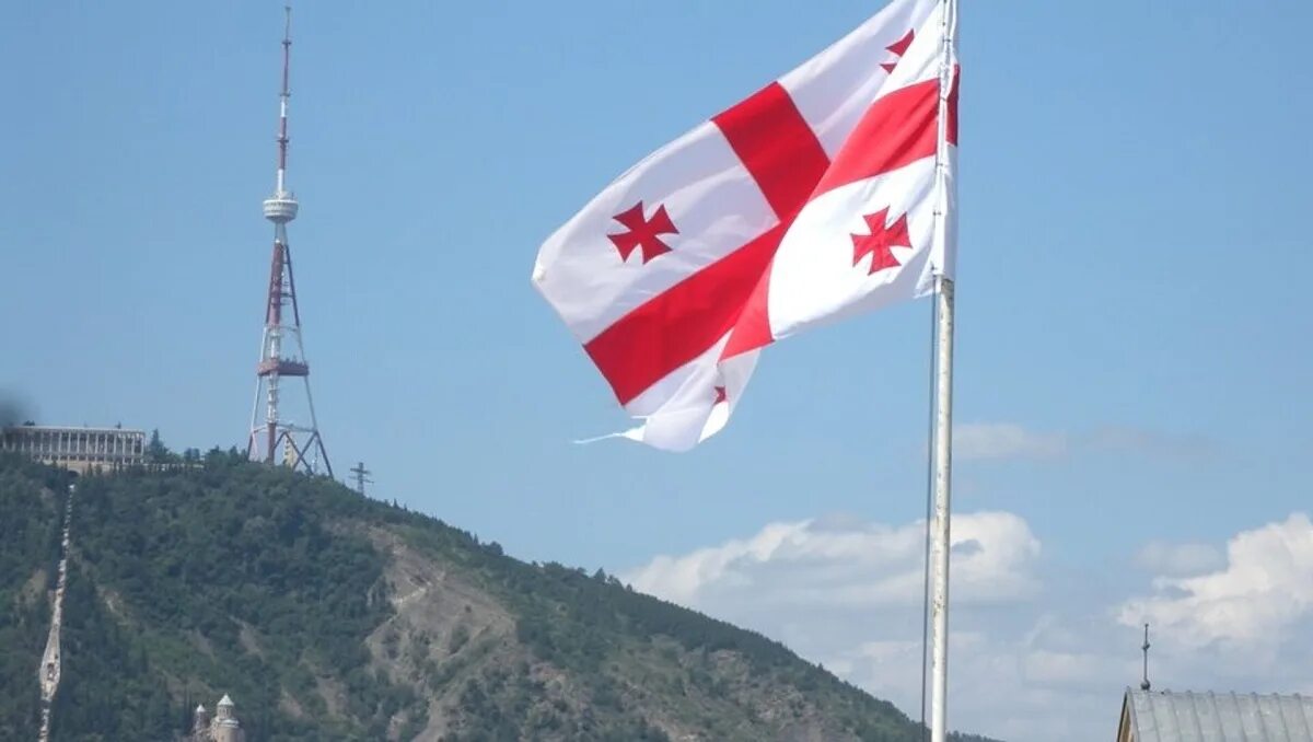 Грузия это россия. Флаг Грузии. Грузия Турция. Самый большой флаг Грузии. Грузия Тбилиси флаг.