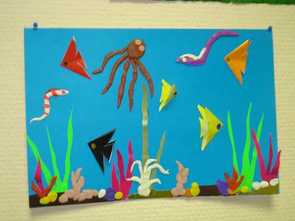 Тема аквариум в средней группе. Поделка аквариум из бумаги. Аппликация на тему подводный мир. Аппликация аквариум с рыбками из цветной бумаги. Аппликация морские обитатели.