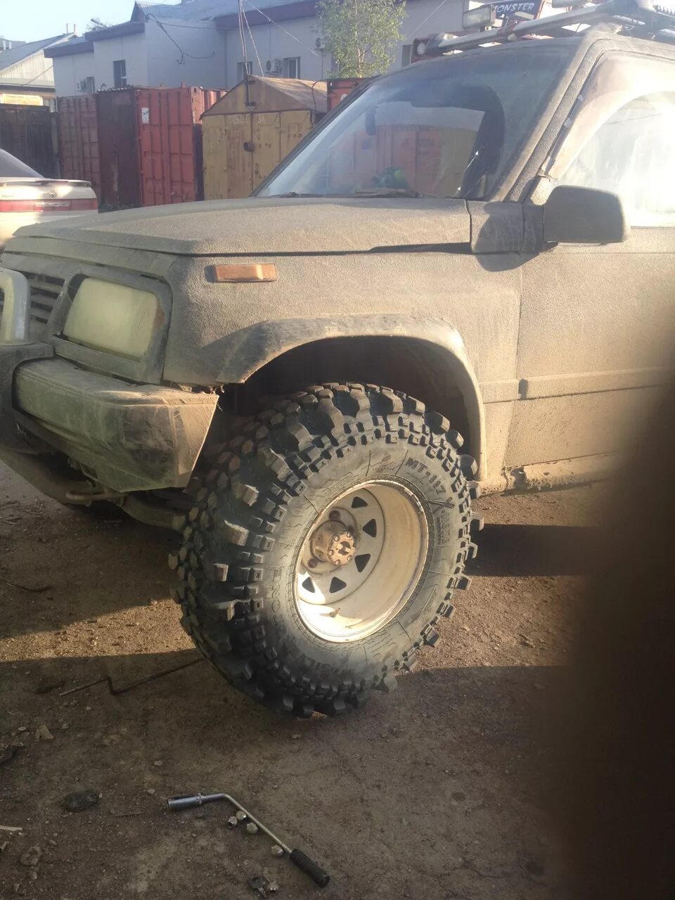 Сузуки эскудо на грязевой резине. Шины suzuki escudo. Эскудо на 30 колесах. Шина для эскудо. 225 75 escudo.
