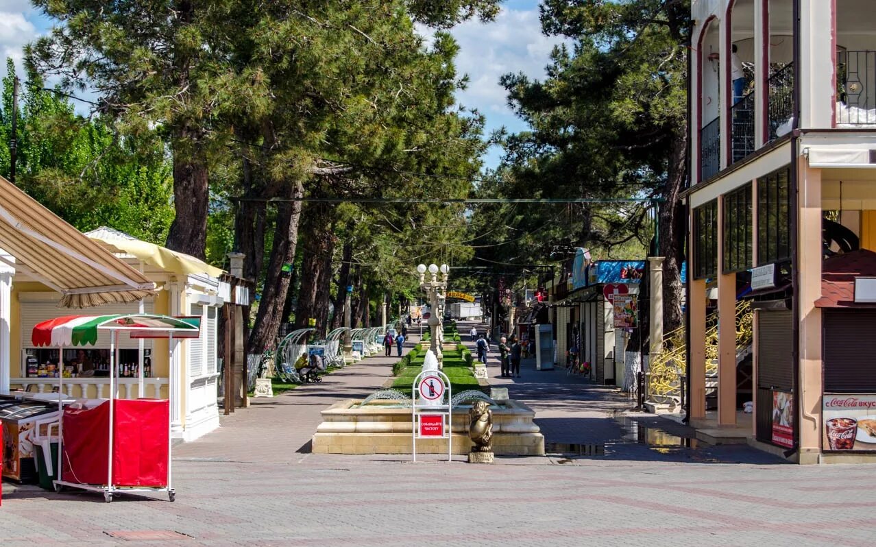 центр кабардинка улица. кабардинка центральная набережная. кабардинка портрет. кабардинка фото улиц. кабардинка фото улиц.