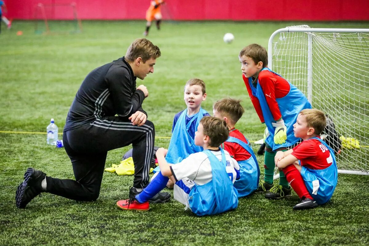 Детский тренер футбол. Детский футбол. Детский тренер футбол. Тренировка по футболу для детей. Тренировка по футболу для детей.