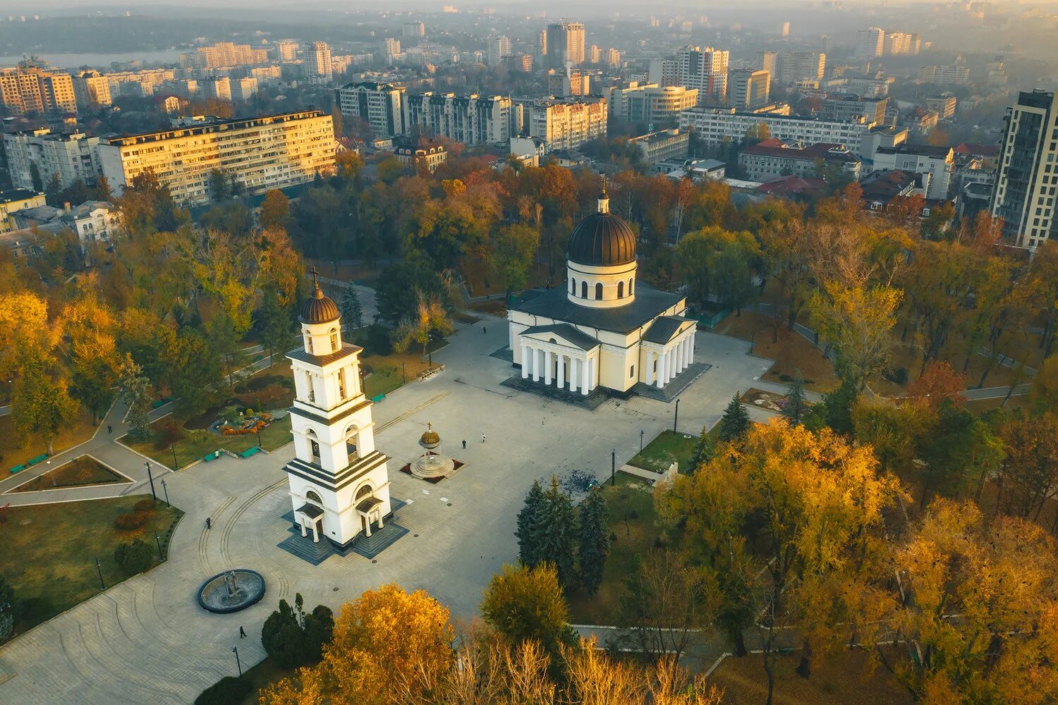 Молдавия столица Кишинев. Молдавия Чисинау. Молдавия Кишинев парк. Кишенев или Кишинев Молдавия. Кишинев республика молдова