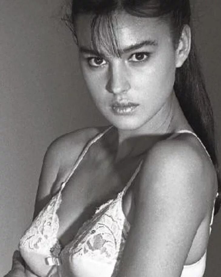 MONICA BELLUCCI Sante D'Orazio HELMUT NEWTON Richard Avedon RHEIMS Manara MORE! 