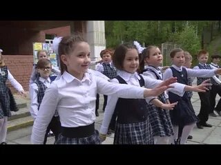 Школьные годы. Школа 40 песня. Школа 40 песня. Последний звонок 2018. Сош 40 тюмень.