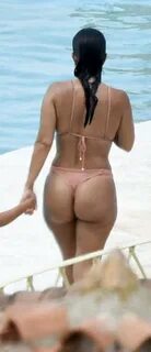 Kourtney Kardashian Hot Bikini Body.