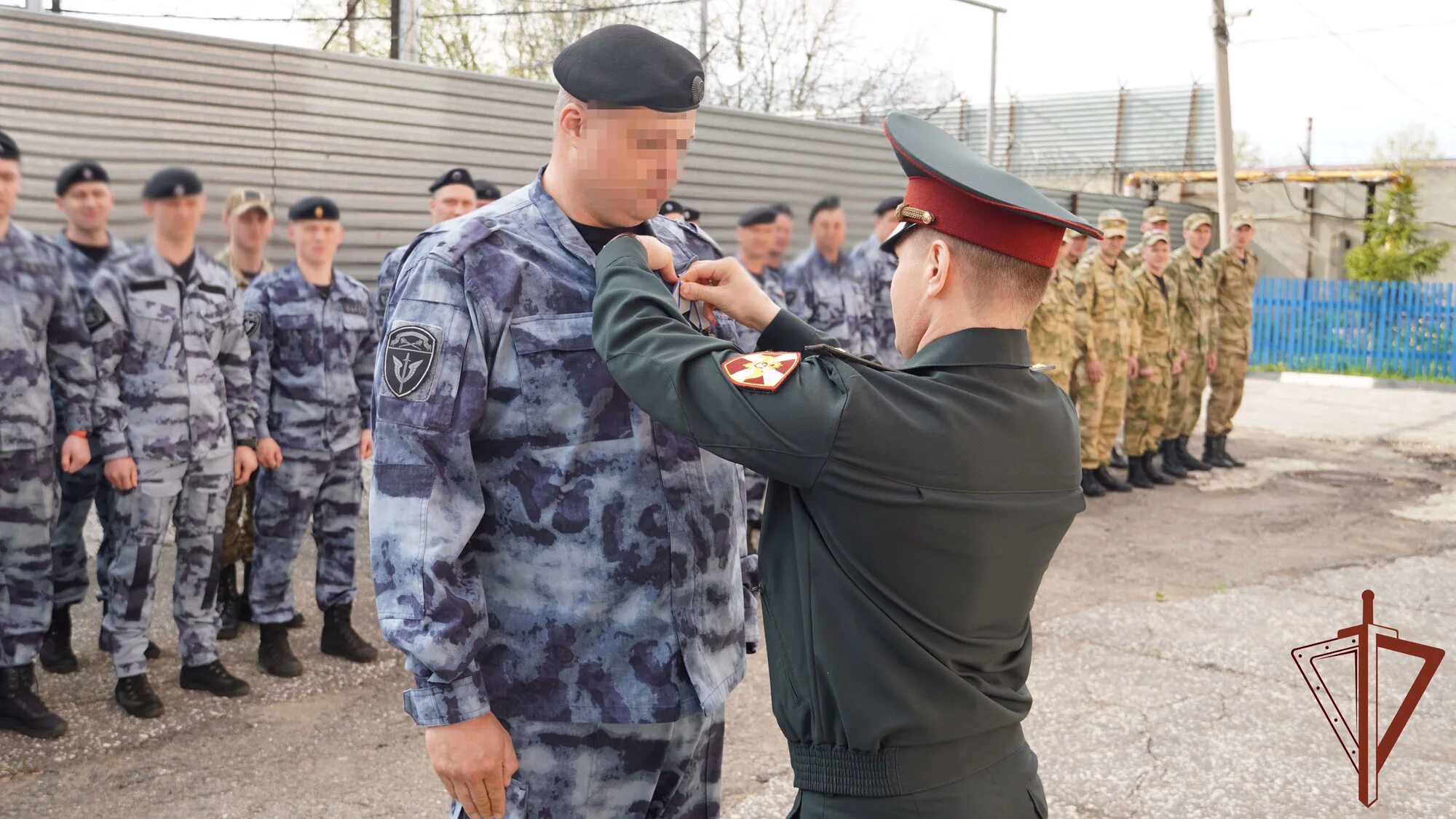 Герои росгвардии участники специальной военной операции. Росгвардия на Украине 2022. Росгвардия на спецоперации. Росгвардия и Нацгвардия Украины. Войска Росгвардии на Украине.