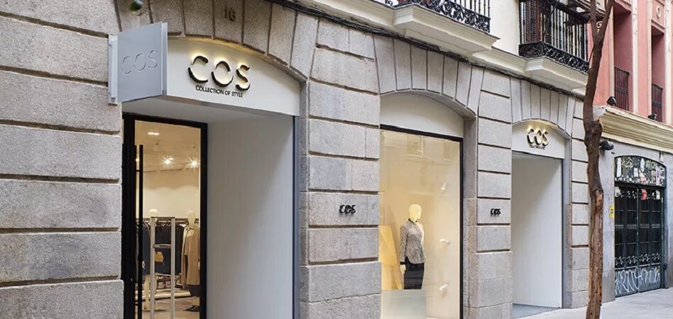 Cosstores. Cos Москва. Cos магазин. Магазин cos в Аликанте. Магазин cos в Афинах.