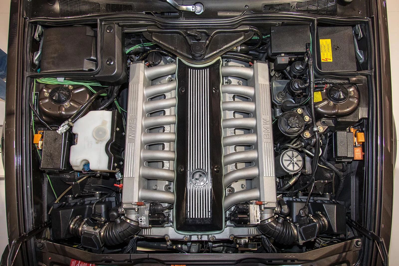 V16 двигатель bmw. Bmw 7 e32 v16. Bmw 7 e32 v16. Bmw 7 e32 v16. V образный v16 мотор.