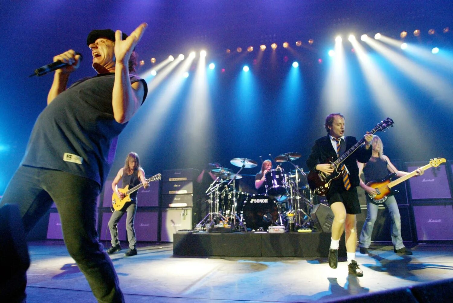 Ac/dc группа на сцене. Концерт ас. Концерт ас. Концерт ас. Ac/dc группа на сцене.