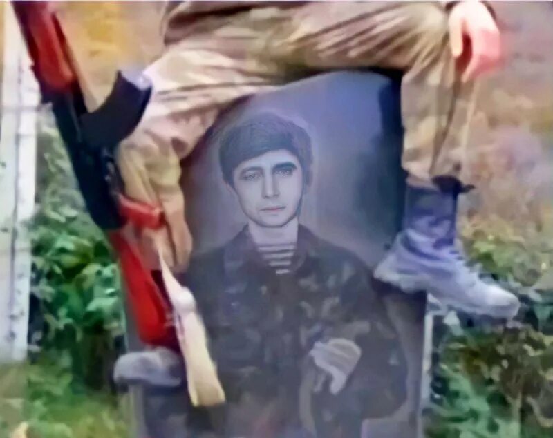 Армянин осквернил. Армянин осквернил. Армянское кладбище в армении. Памятник холокосту в армении. Армянское кладбище в армении.