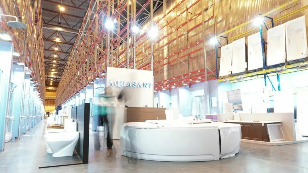 Сантехника. Крупный сантехнический магазин. Гипермаркет сантехники аквасант мкад. Самый большой магазин сантехники. Магазин сантехники blumart гипермаркет сантехники.