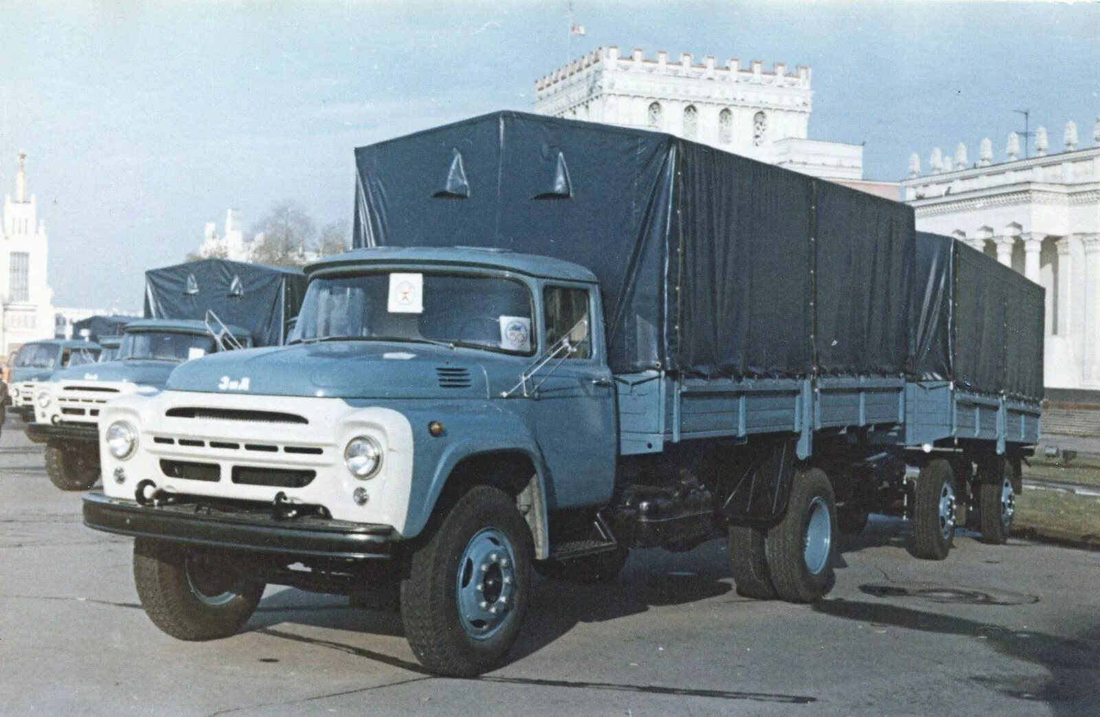 Грузовик ЗИЛ 130. ЗИЛ-130 грузовой автомобиль. ЗИЛ 130 бортовой самосвал. ЗИЛ 130 бортовой СССР.