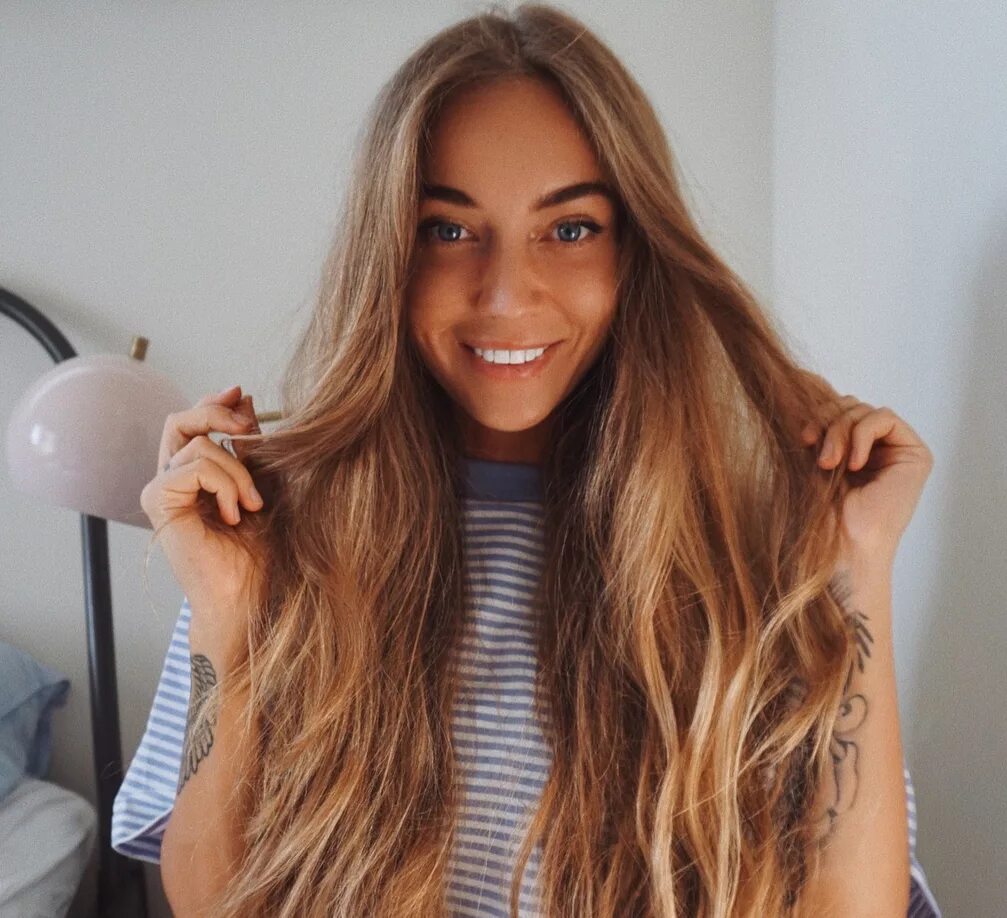Владлена варламова. Анастасия сидорова длинные волосы. Блоггер анастасия сидорова. Девушка блоггер с длинными волосами. Русская рапунцель анастасия сидорова.