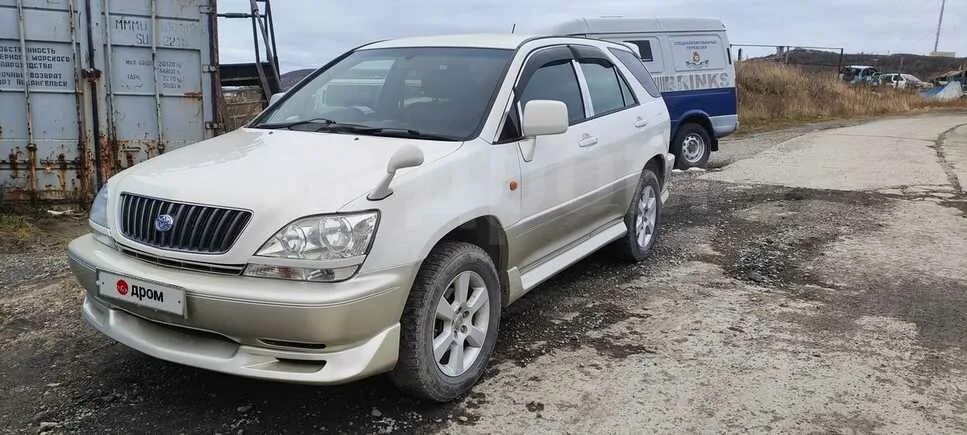 Toyota harrier 2000 год. Toyota Harrier 2000. Тайотахариер 2000. Тойота Харриер 2000 года. Ручка двери багажника Харриер 2000 гв.