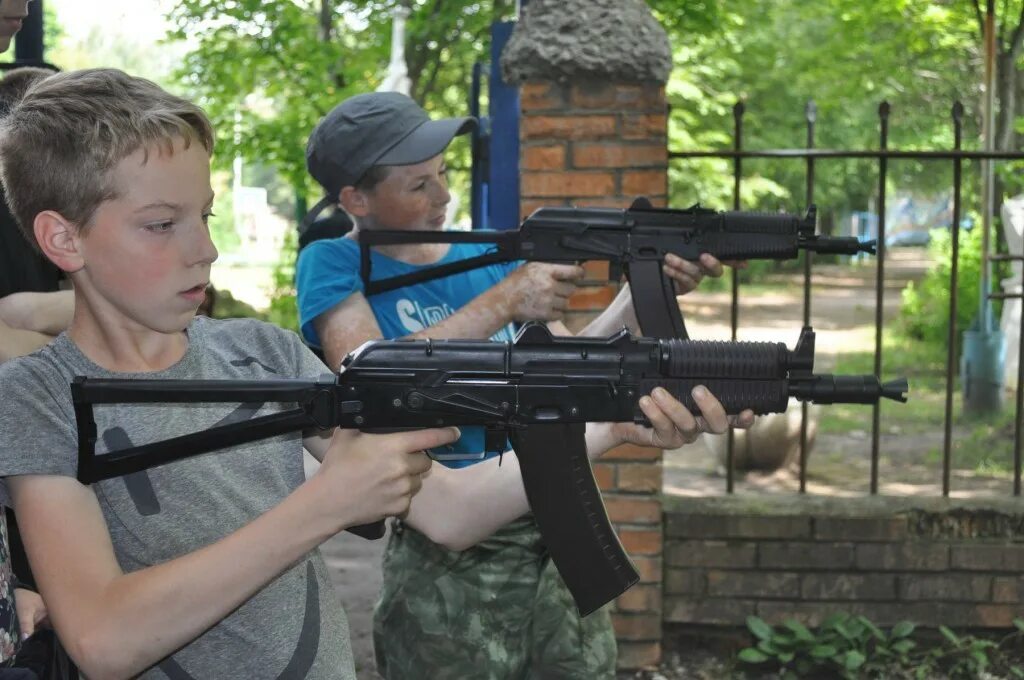 Сокол калуга сайт. Лагерь Сокол Калужская область. Лагерь Сокол Калуга 2011. Тактические игры дети с Калашниковым. Город Калуга лагерь Соколов.