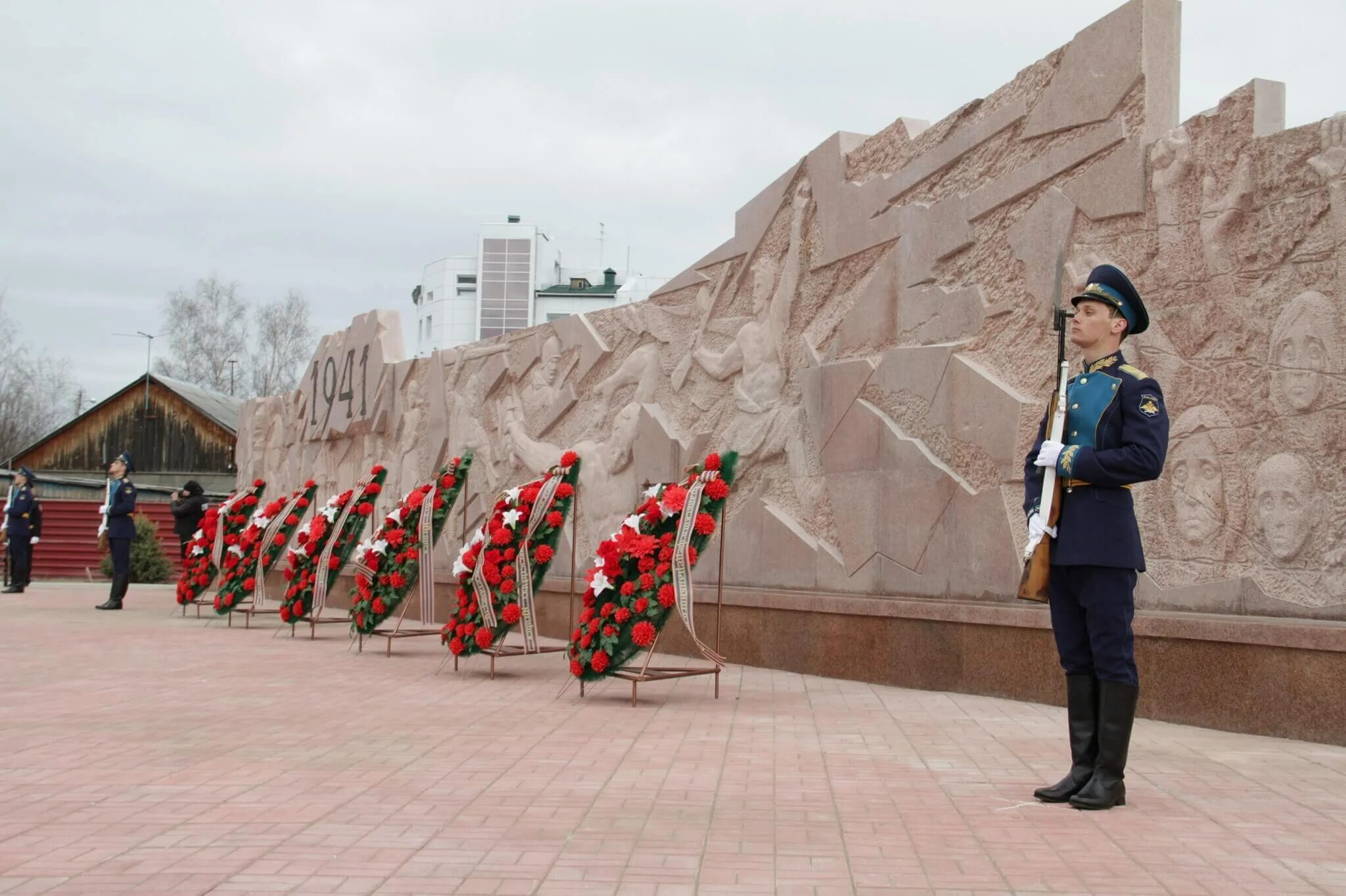 Памяти поколения воинской славы. Мемориальный комплекс воинской славы Югорск. Город Югорск мемориал воинской славы. Парк Победы Ханты-Мансийск мемориал. Мемориал славы ХМАО.