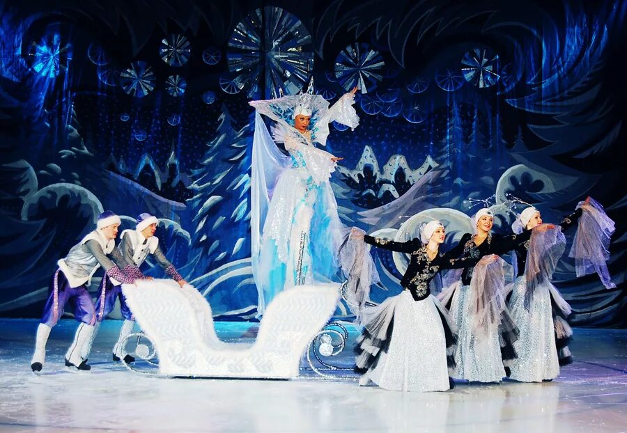 Ледовое шоу снежная королева ильи авербуха. Снежная королева на льду спб. Снежная королева ледовое шоу. Мюзикл снежная королева 2022. Илья авербух ледниковый период.