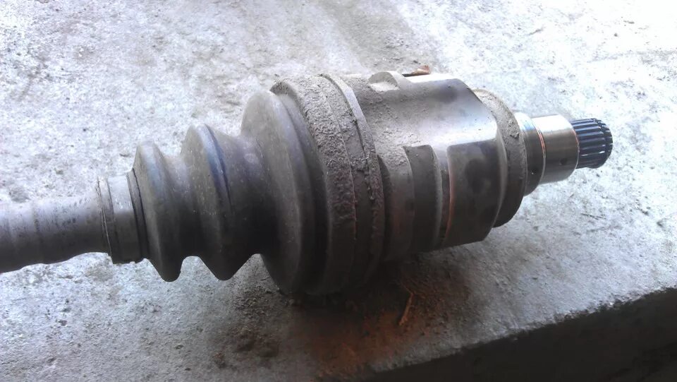 Rav 4-40 пыльник шруса кардана. Пыльники рав 4 2013. Замена внутреннего пыльника шруса ларгус. Привод левый тойота рав 2 2014. Замена шруса рав 4.