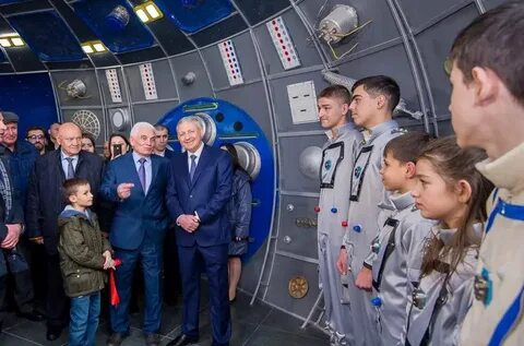 Школу космонавтики имени р в комаева