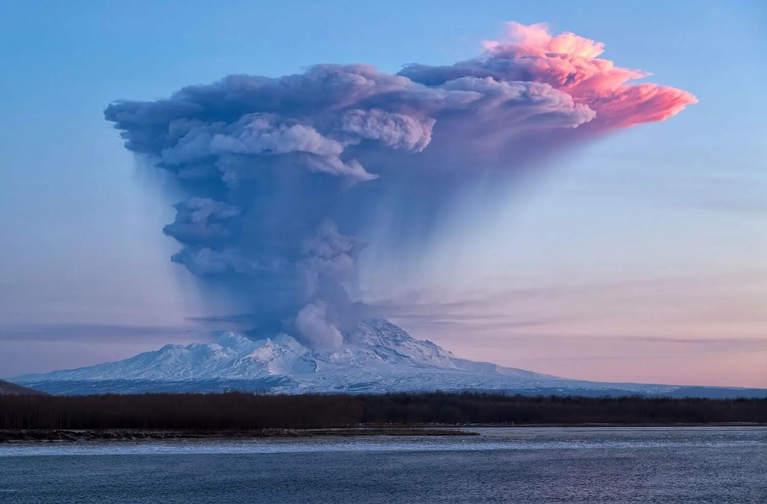 Извержение вулкана шивелуч. Тиманский вулкан. Карымская сопка камчатка. Дону вулкан. Дону вулкан.