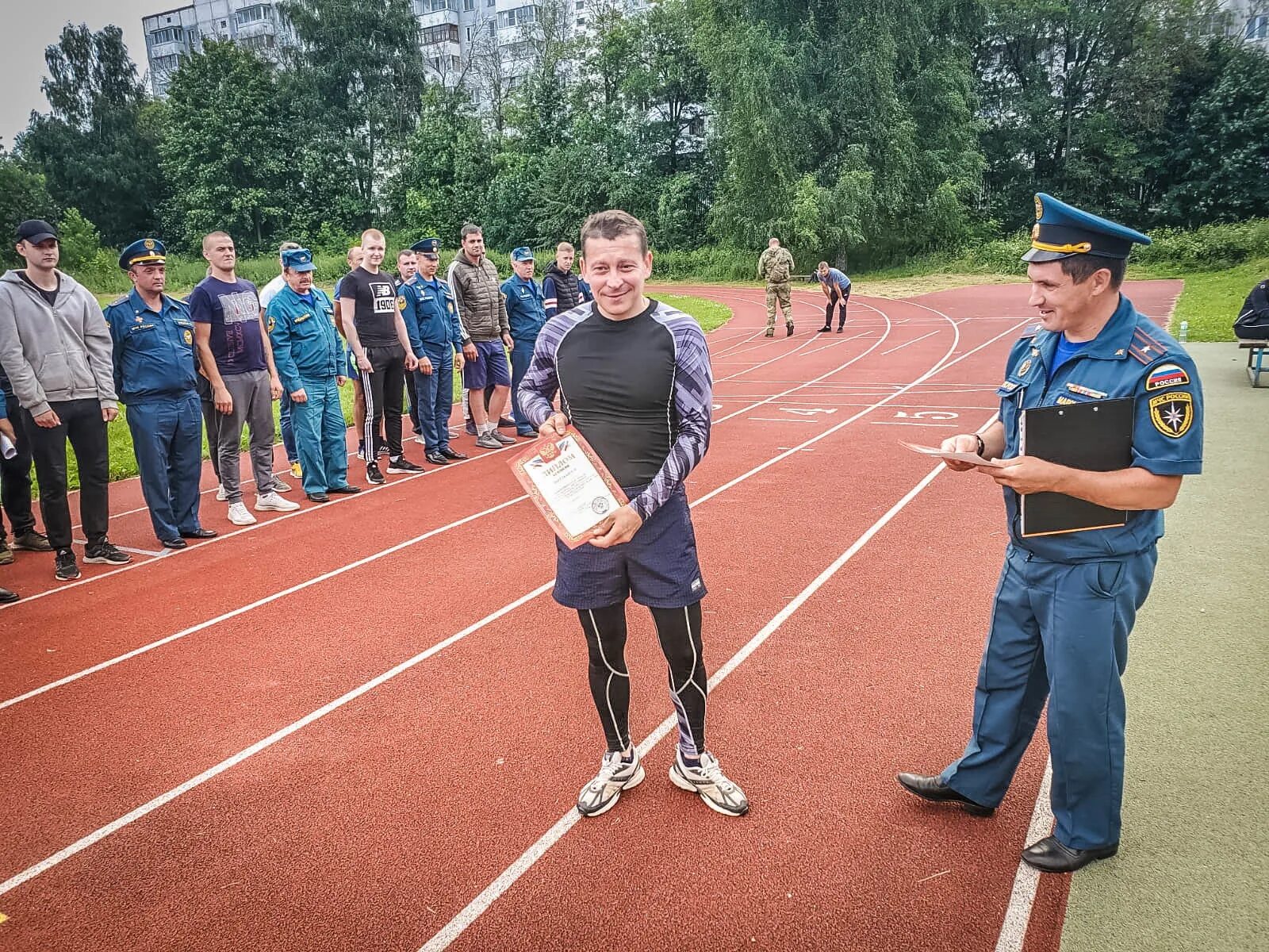 Челночный бег мчс. МЧС на пробежке. Сафоново Смоленск легкая атлетика. МЧС бежит. МЧС старт 102 201.