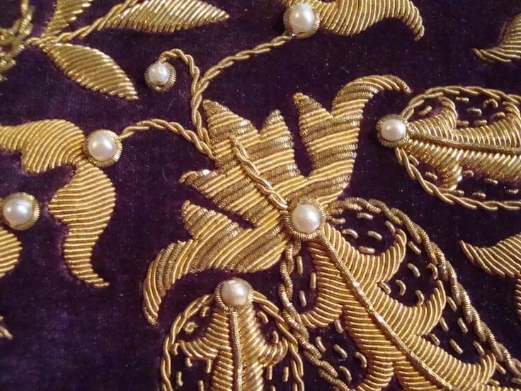 Золотистые нитки. Имитация золотых нитей 6 букв. Золотное шитье палеолог. Имитация золотых нитей 6 букв. Золотая нить для декора.