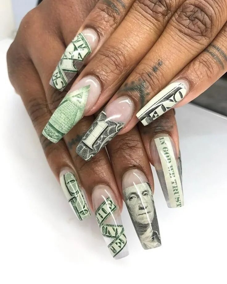 Денежные ногти март 2024. Ногти с деньгами. Денежный маникюр. Дизайн ногтей с деньгами. Ногти с купюрой.