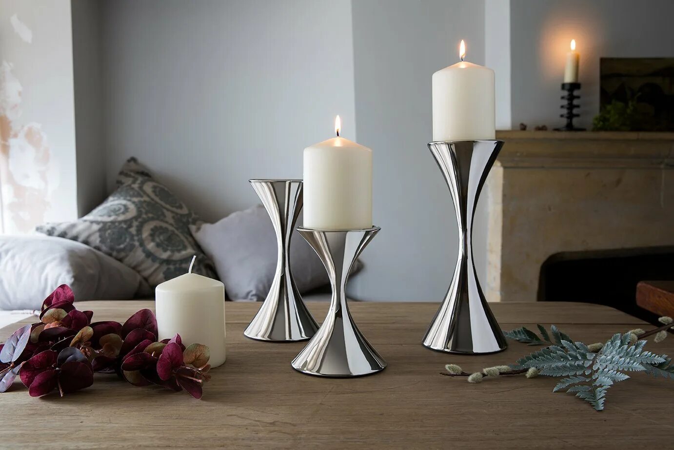 Декоративные свечи и подсвечники. Подцветочеик из дерева. Candleholder подсвечник 20. Дизайнерские подсвечники. Подсвечник эрсетта икеа.