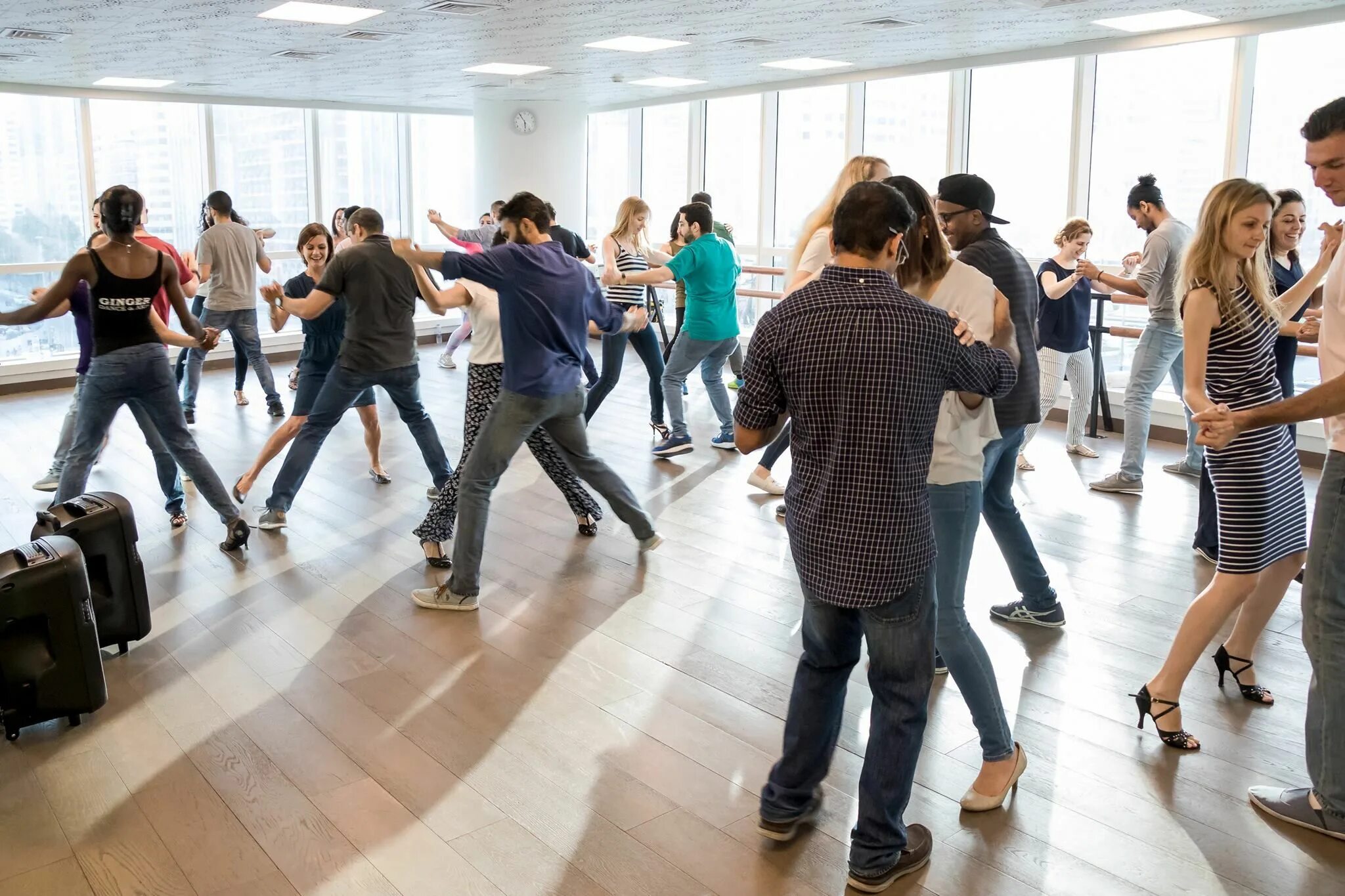 Социальные круговые танцы. Имидж для танцевального клуба. English class to Dance шоу. Соул танец. Dance lessons