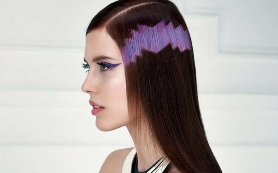 Oil slick hair. Пиксельная стрижка длинные волосы. Новый тренд волос. Двухцветное окрашивание волос. Медное окрашивание волос.