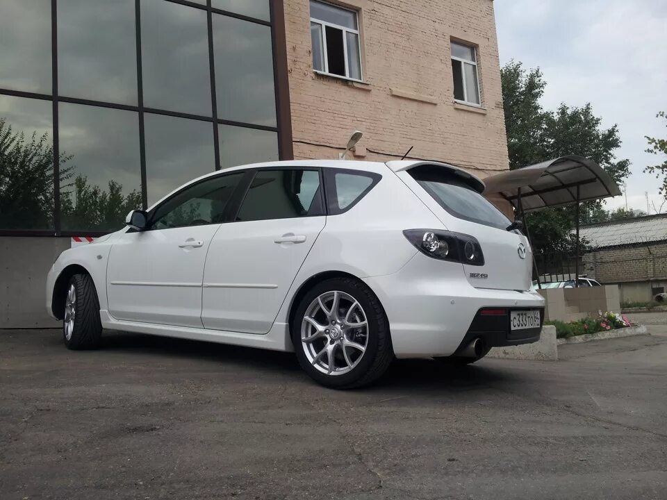 Колеса мазда 3 бк. Mazda 3 BL MPS. Мазда 3 BK хэтчбек диски MPS. Диски Мазда 3 MPS. Mazda 3 MPS BK белая.