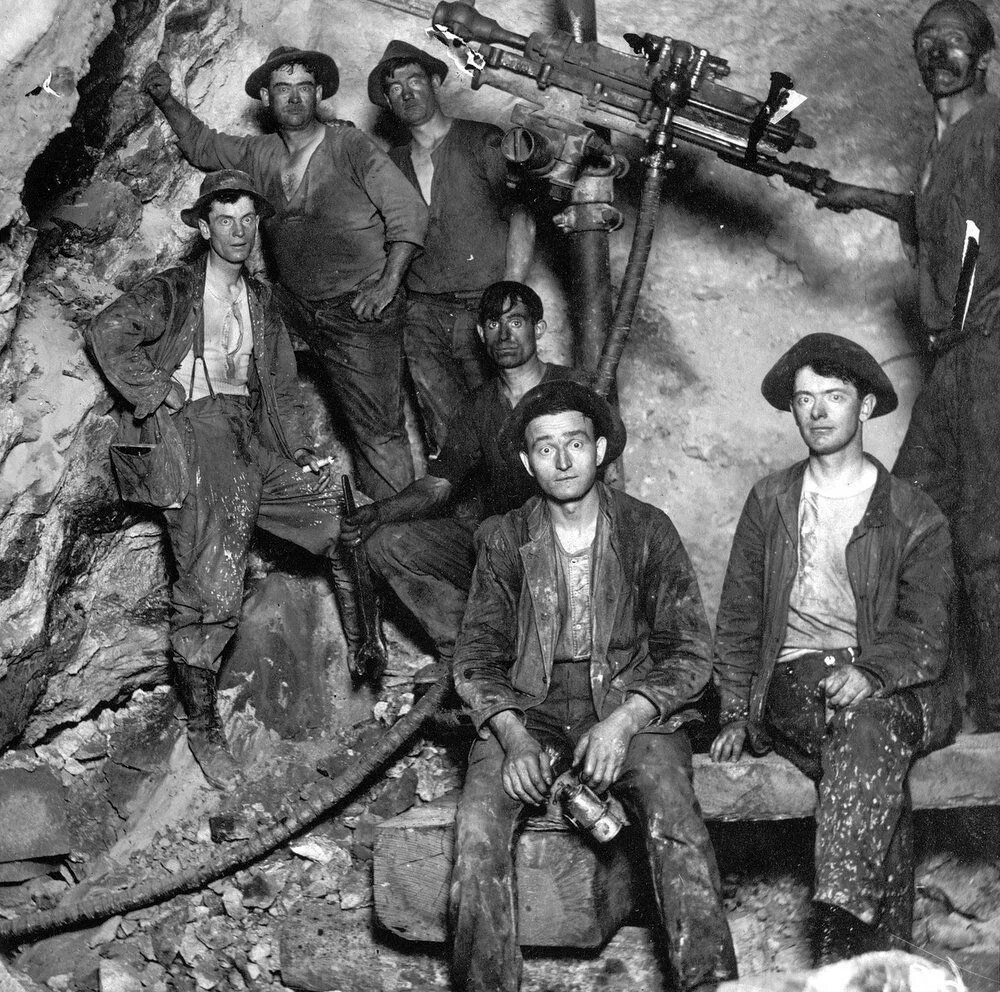 Voices miners funders. Бельгийские шахтеры 1900. Старинные шахтеры. Старый Шахтер. Американские шахтеры.