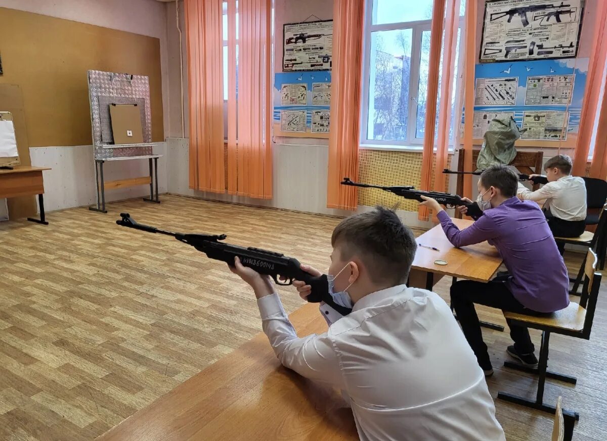 Хай скул 2018 с оружием. Школа мертвецов снайпер. Sgs 2018 school. Дмц североморск северодвинск. Хай скул 2018 с оружием.