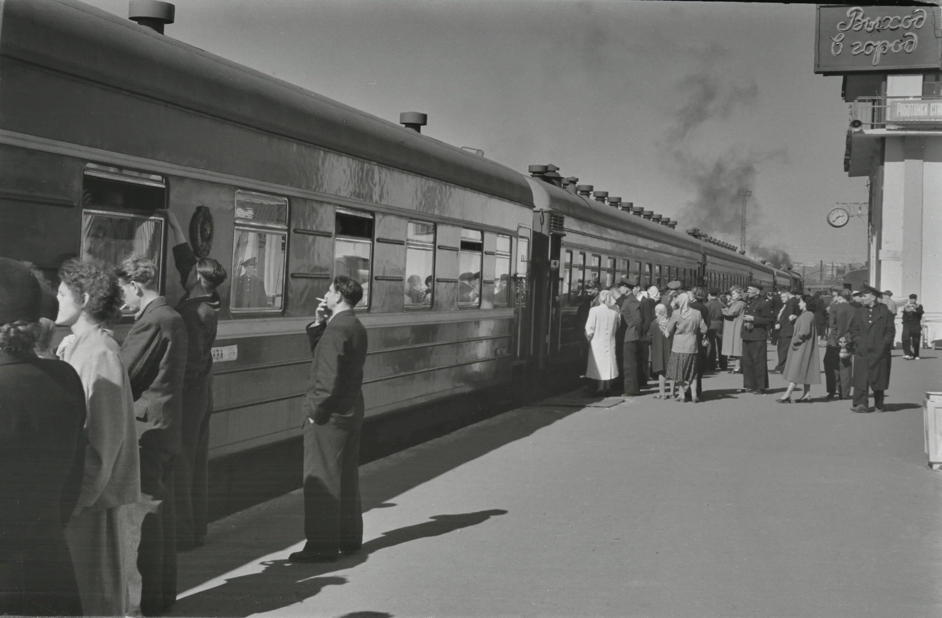 Московский вокзал Перон 1960. Перрон вокзала СССР. Киевский вокзал 1940. Перрон Ярославский вокзал 1970г. Позабытое старое