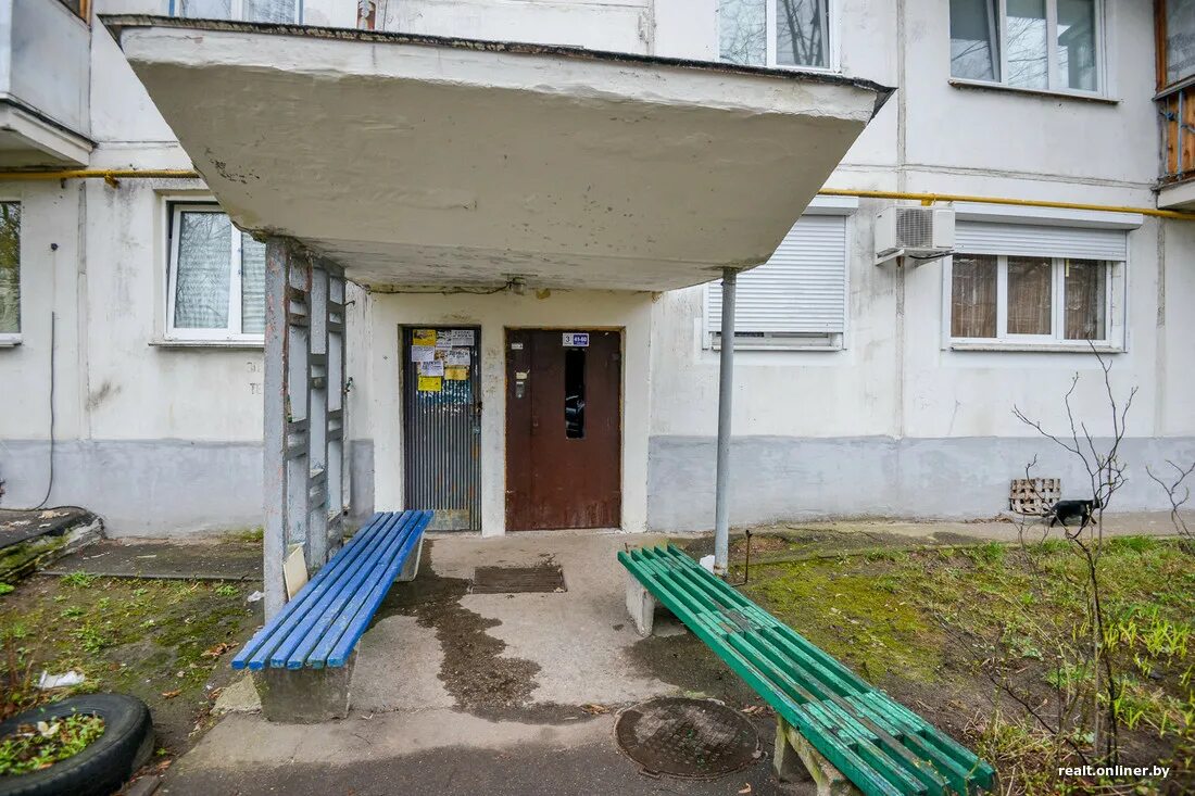 Напротив подъездов