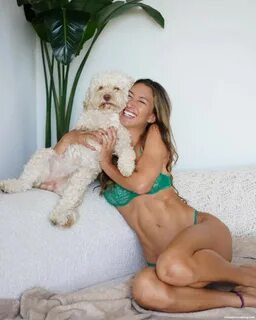 Karina Elle Nude & Sexy (21 Photos). 