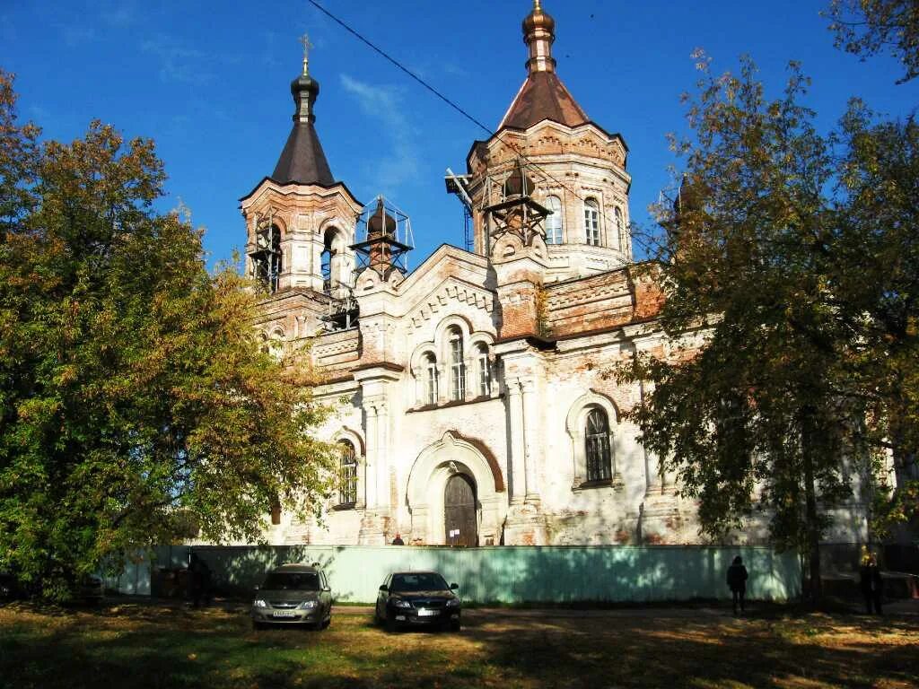 Город луги где. Город Луга достопримечательности. Храм Екатерины город Луга.