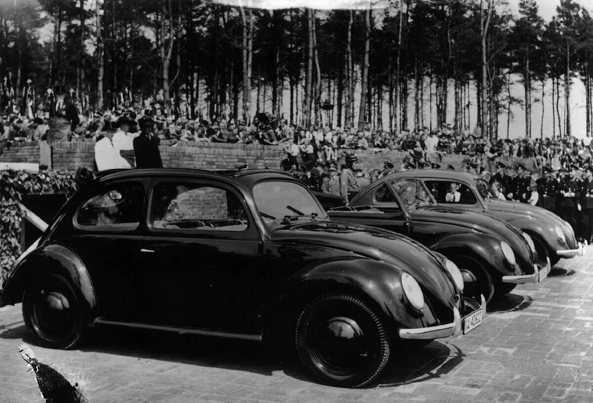 Volkswagen первый автомобиль. Volkswagen 1933.