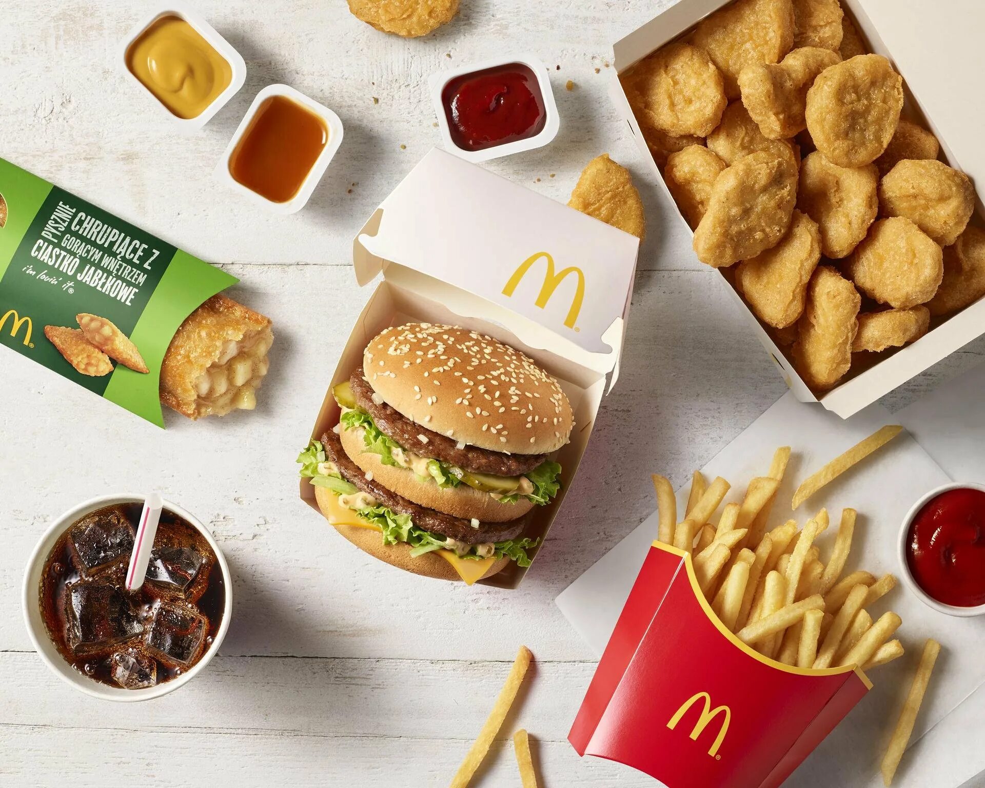 Можно ли каждый день есть фаст фуд. Макдональдс. Макдональдс продукция. Еда из Макдональдса. Реклама Макдоналдс.