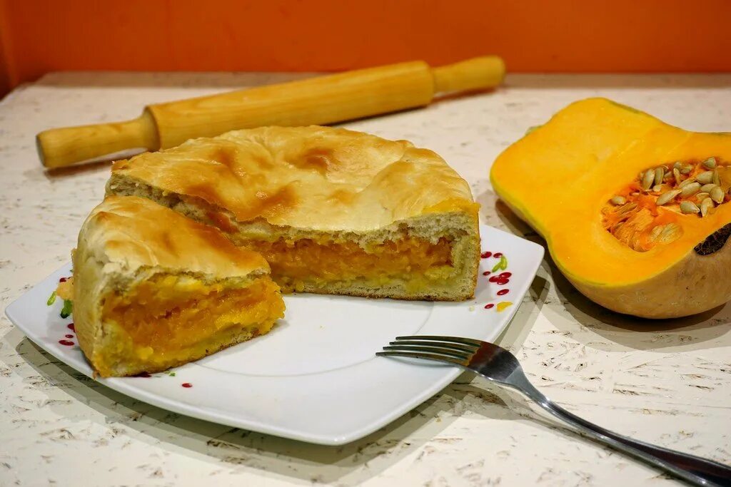 Рецепт пирога с мясом и тыквой. Пирог с тыквой в духовке. пирог с начинкой из тыквы. тыквенный пирог домашний. пирог из тыквы в духовке.