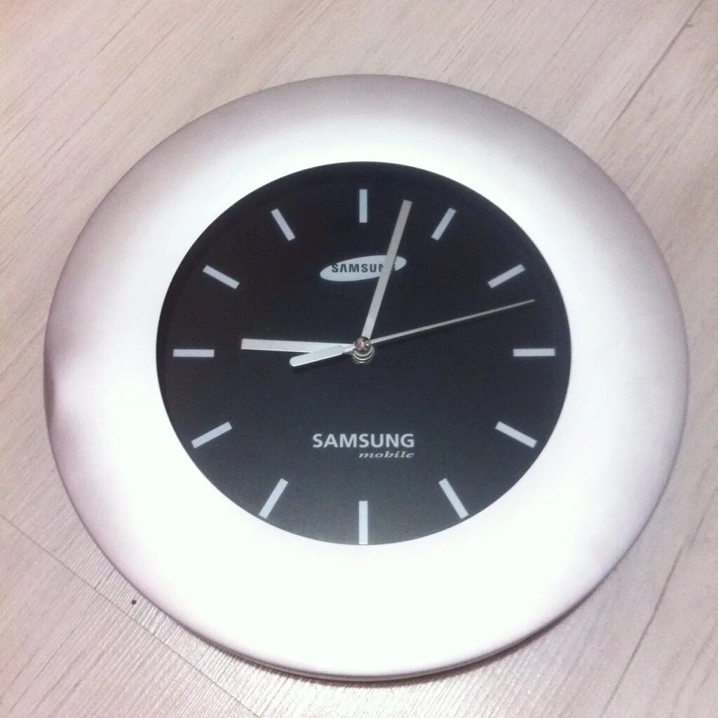 Часы настольные Samsung. Настенные часы Samsung. Часы самсунг настенные. Часы самсунг настольные