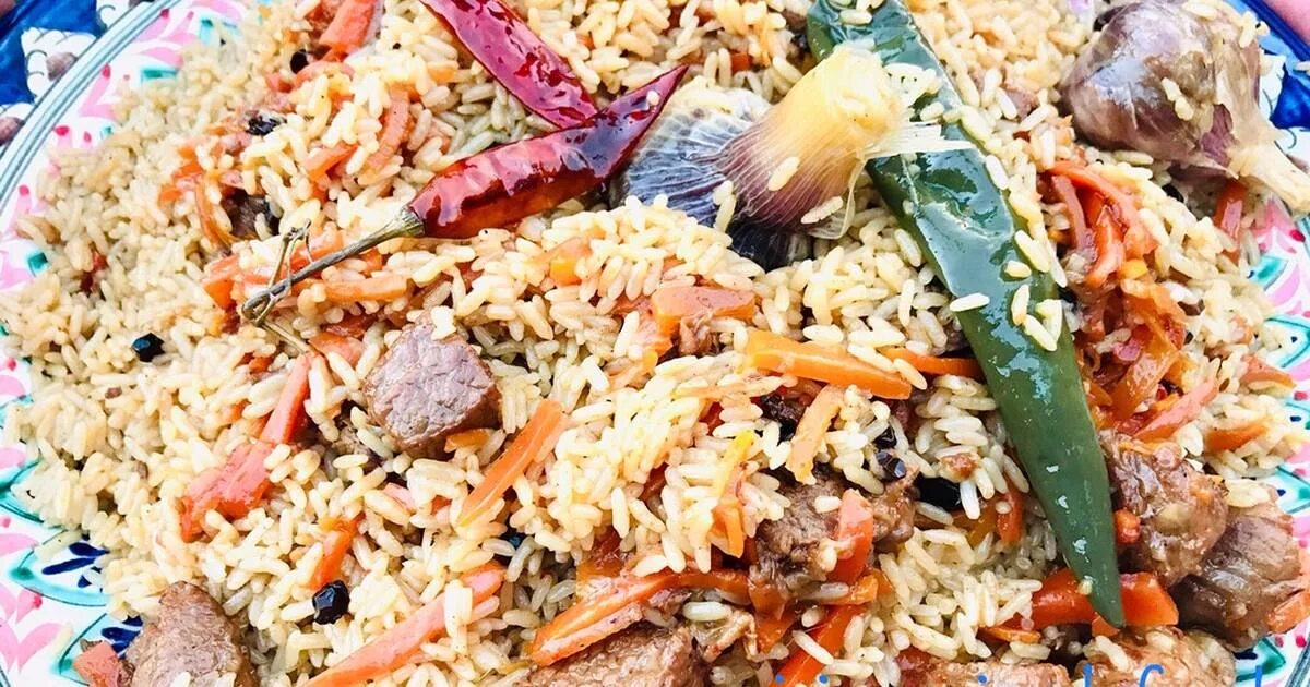 Плов с барбарисом и зирой. Узбекский плов с зирой и барбарисом. Плов с барбарисом и зирой. Плов из баранины в казане. Крупа рис "бахор" для плова 5 специй 700г.