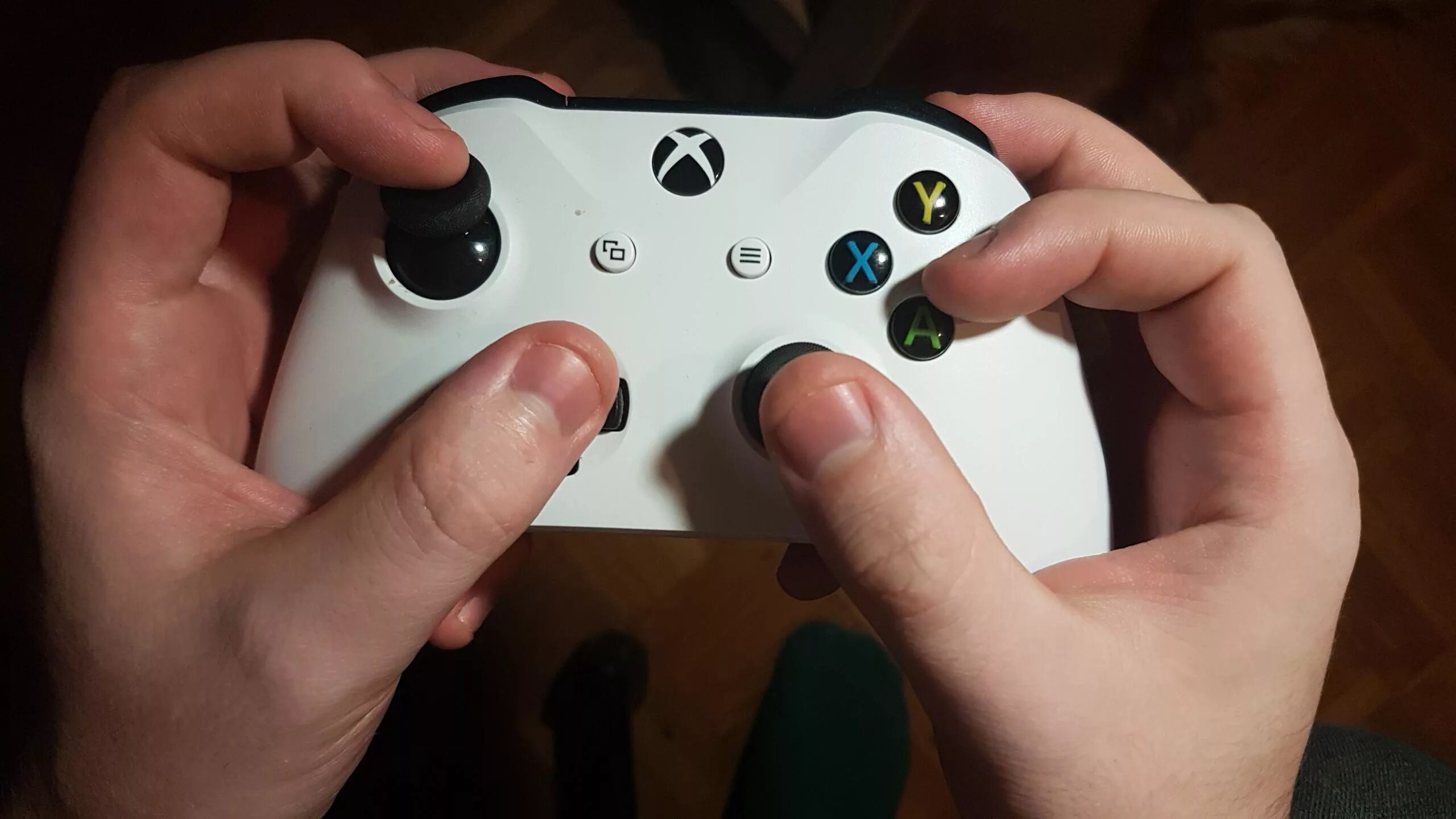 Как проверить геймпад на оригинальность. Claw grip controller. xbox controller claw grip. claw хват геймпада. double claw xbox.