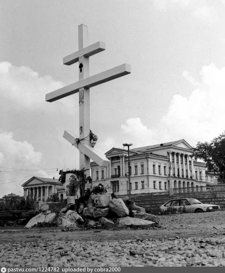 Храм на крови екатеринбург царская семья. Места царской семьи екатеринбург. Храм николая 2 в екатеринбурге. Храм на крови екатеринбург расстрельная комната. Храм на крови екатеринбург царская семья.