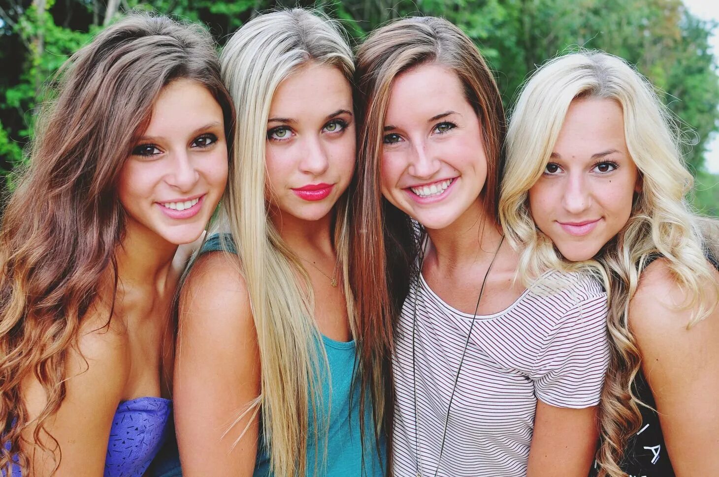 Группа девушек. Группа красивых девушек. Фотосессия группы женщин. Девчонки подружки.