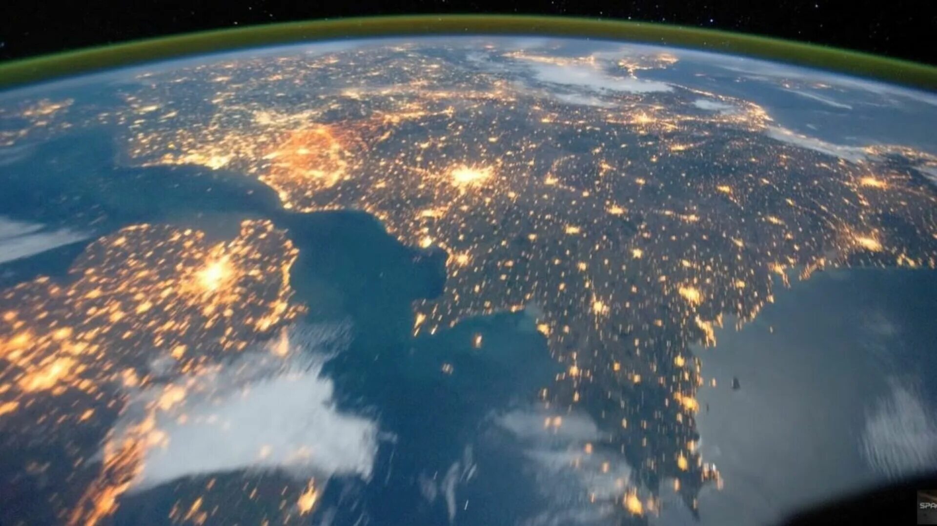 Земля из космоса. Вид земли из космоса. Россия из космоса. Реальные снимки земли из космоса.