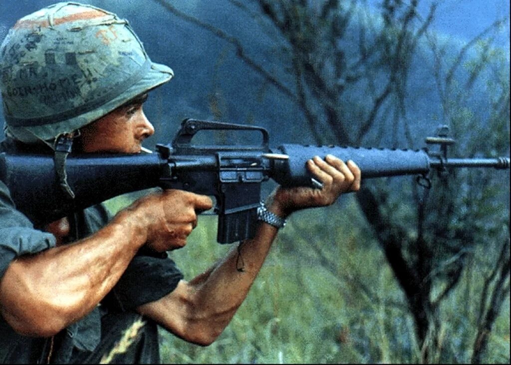 M16 винтовка. M16a1 Вьетнам. М16 Вьетнам. Автомат м16 Вьетнам.